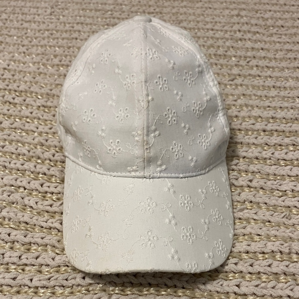 Francesca's Collections White Eyelet Cap - Picture 1 of 4